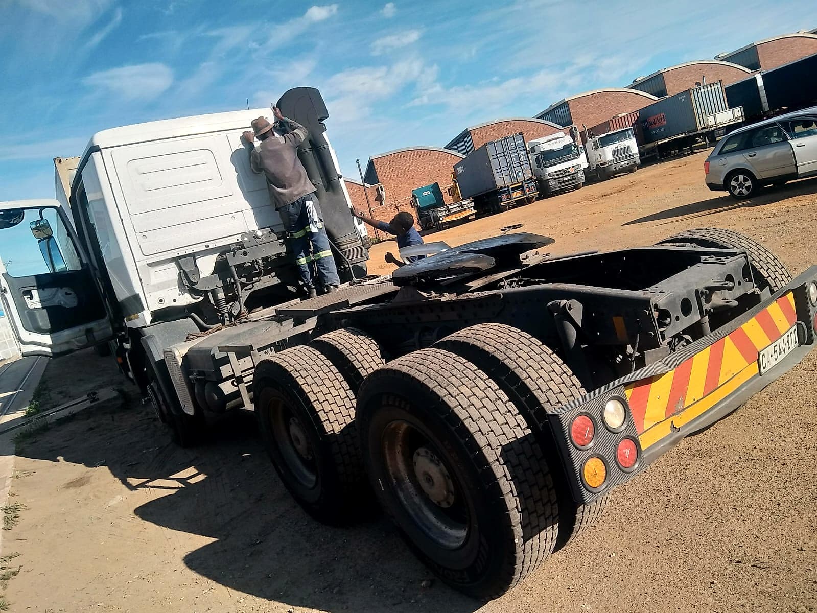 Bang Metal Fabric team repairing a heavy fleet truck