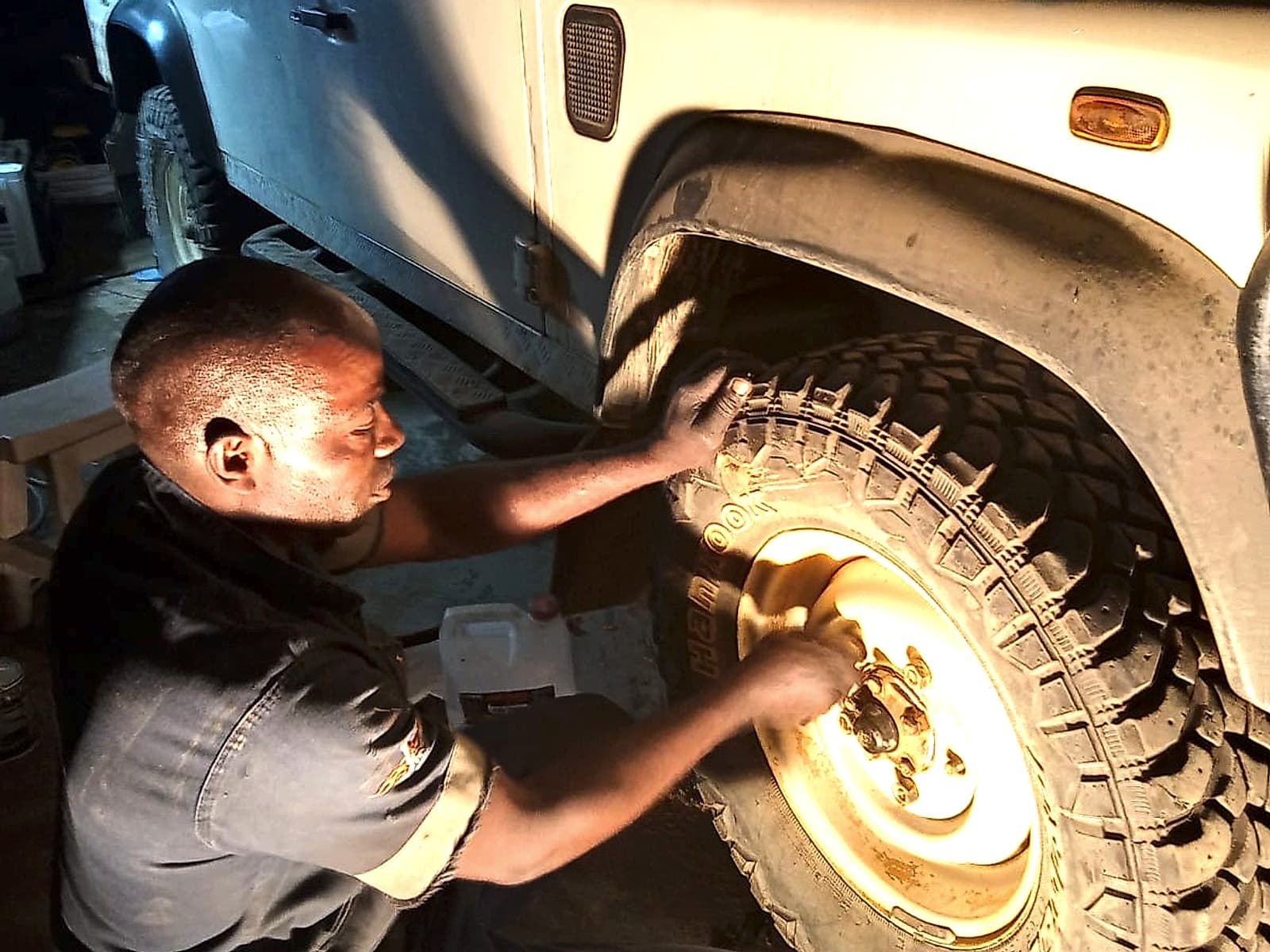 Bang Metal Fabric technician repairing a heavy vehicle wheel
